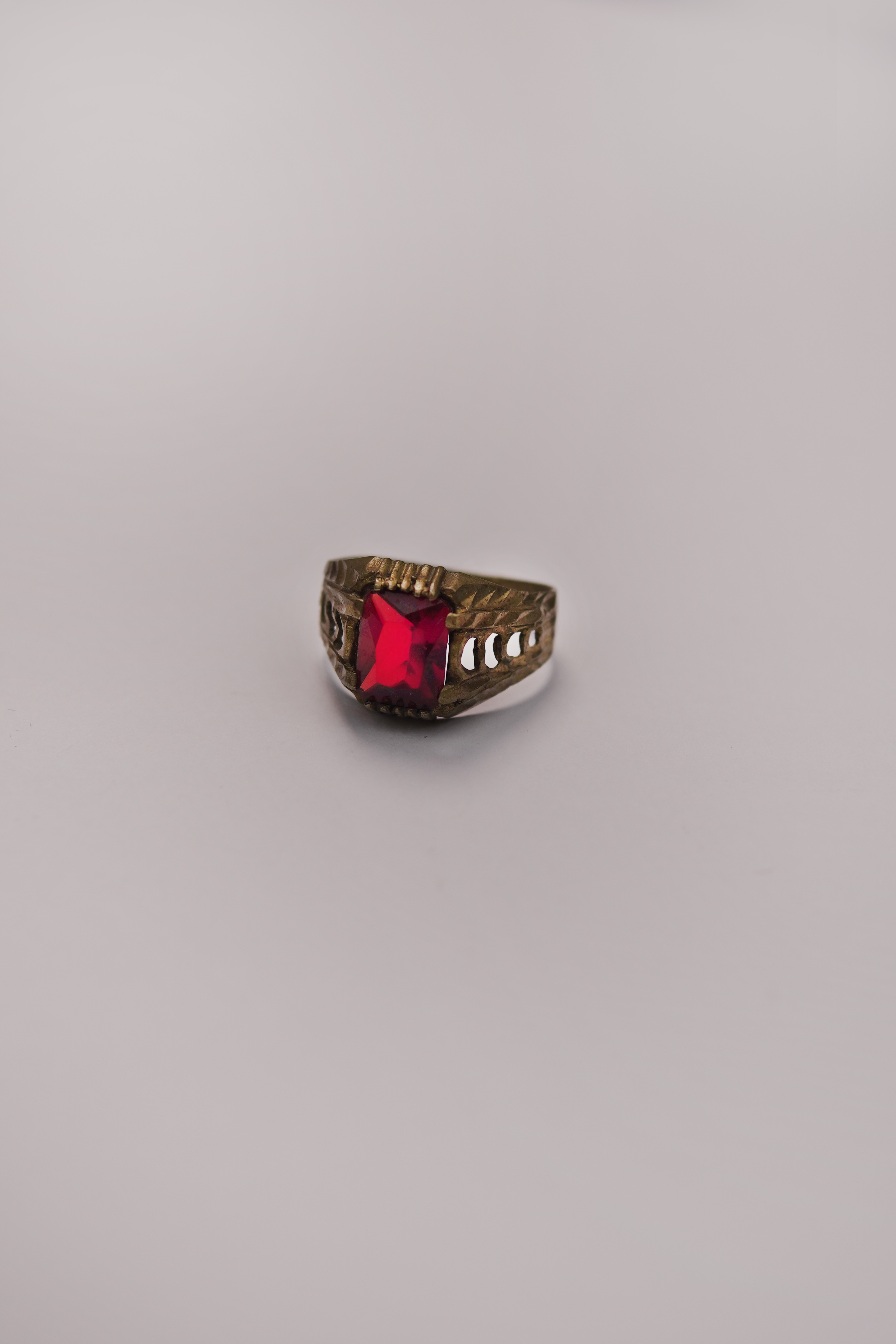 Rubie Red Gemstone-Astrologer in Lahore